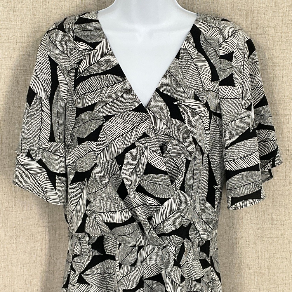 LOFT Romper Womens 8P Black Leaf Print V-Neck Pocket Botanical‎ Resort Travel - Picture 5 of 16
